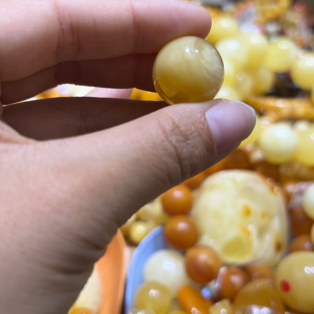 琥珀珠宝奇石未镶嵌