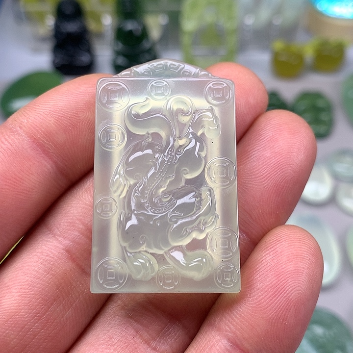 蛇纹石玉挂坠未镶嵌