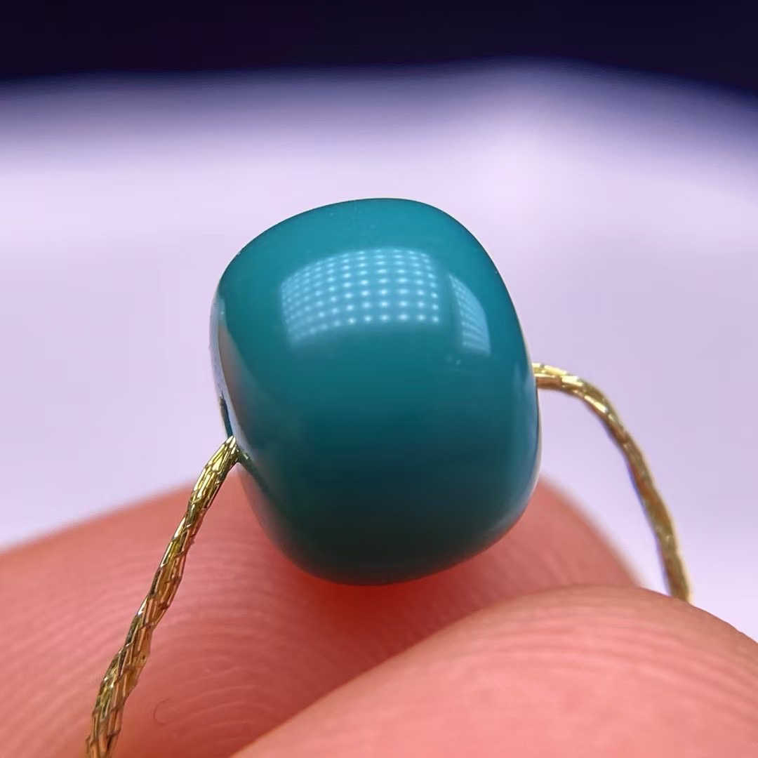 【绿松石老型单珠】 料质细润玉化料尺寸8.7x6.7mm，重0.8克（148）