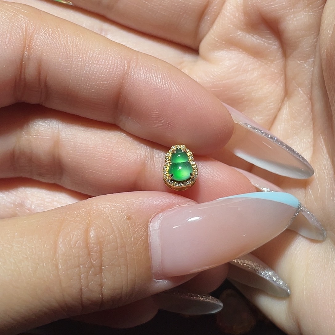 吊坠(不含链)18K金镶嵌翡翠女*?