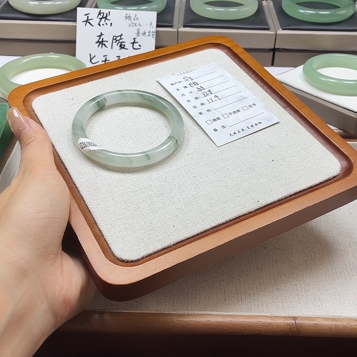 S****石英质玉未镶嵌手镯