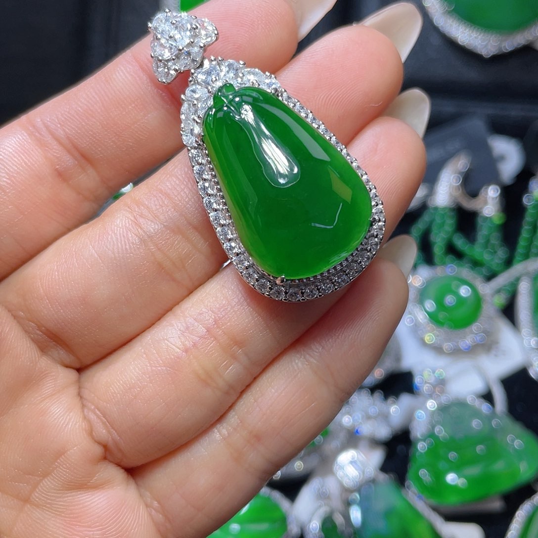 翡翠颈饰银S925镶嵌翡翠