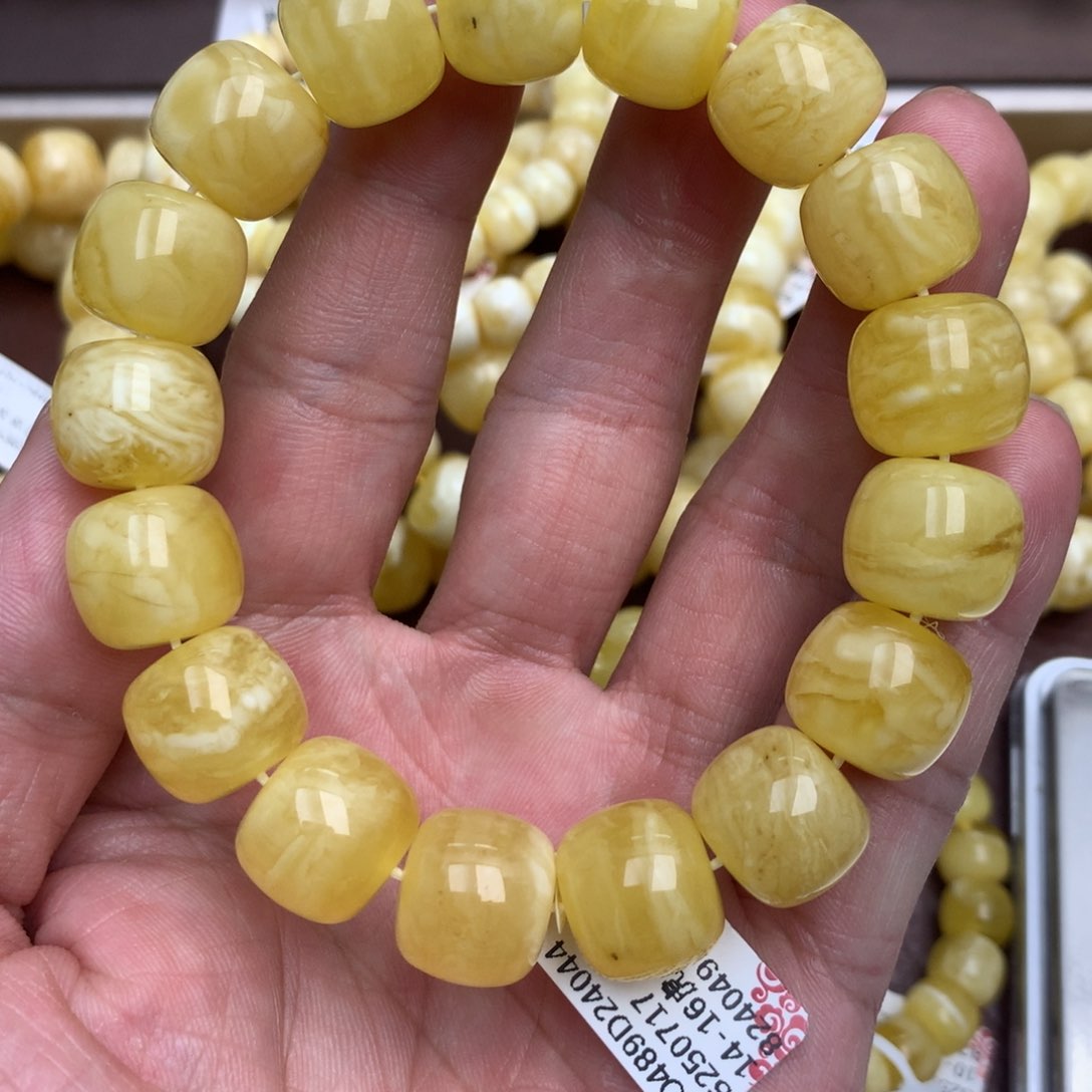 琥珀未镶嵌珠宝奇石25