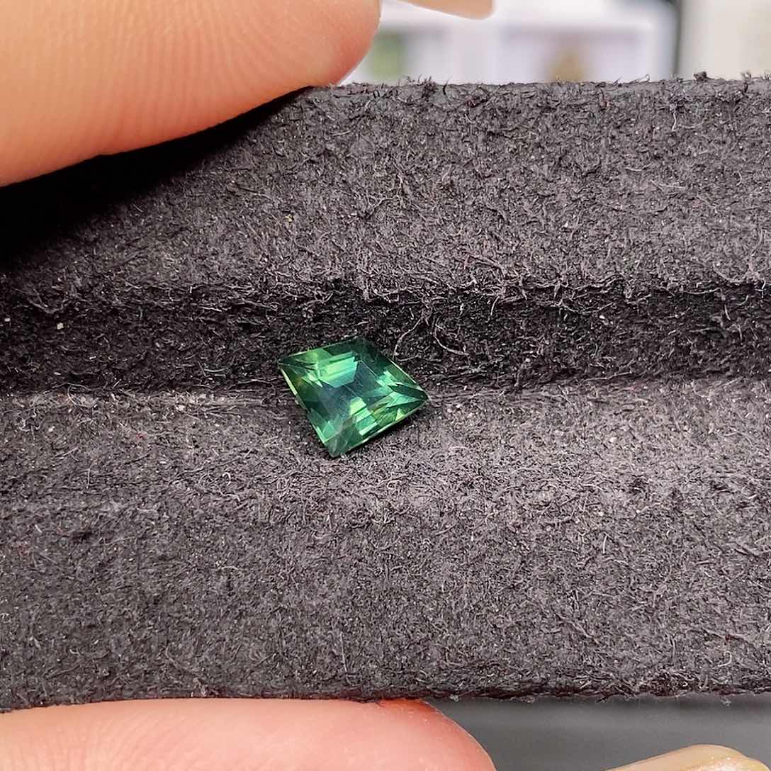 蓝宝石裸石未镶嵌1422号1.00ct火彩好颜色多样耐看