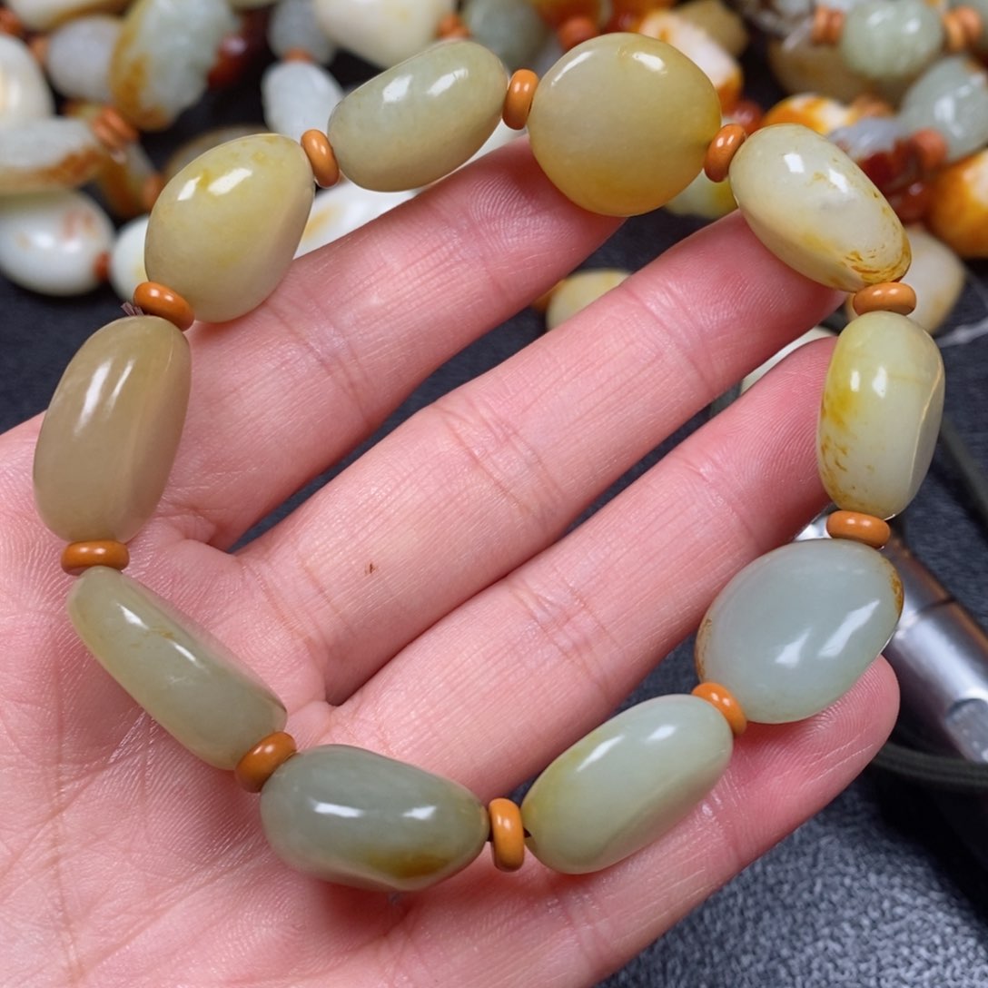 和田玉颈饰未镶嵌