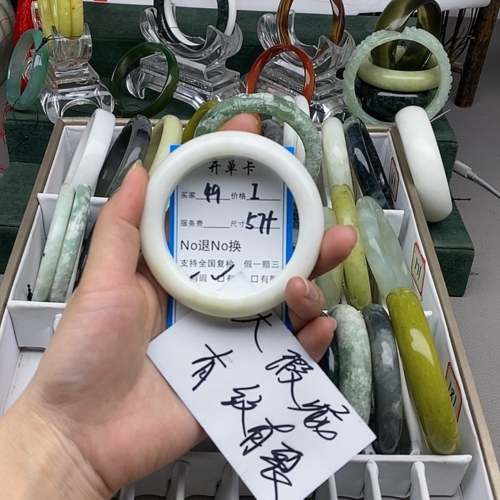 蛇纹石玉未镶嵌手镯