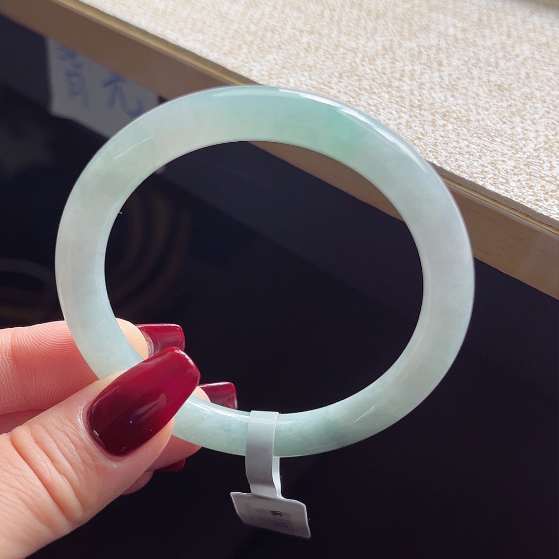 翡翠手镯未镶嵌手镯