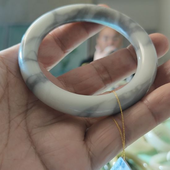 盛***居和田玉未镶嵌手镯