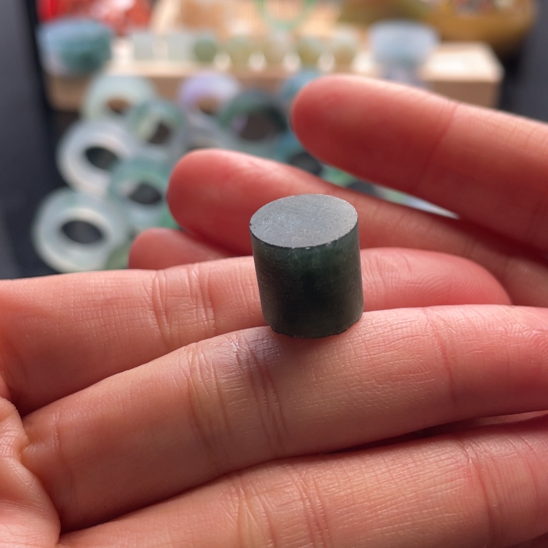 定制翡翠未镶嵌嗷****?戒指