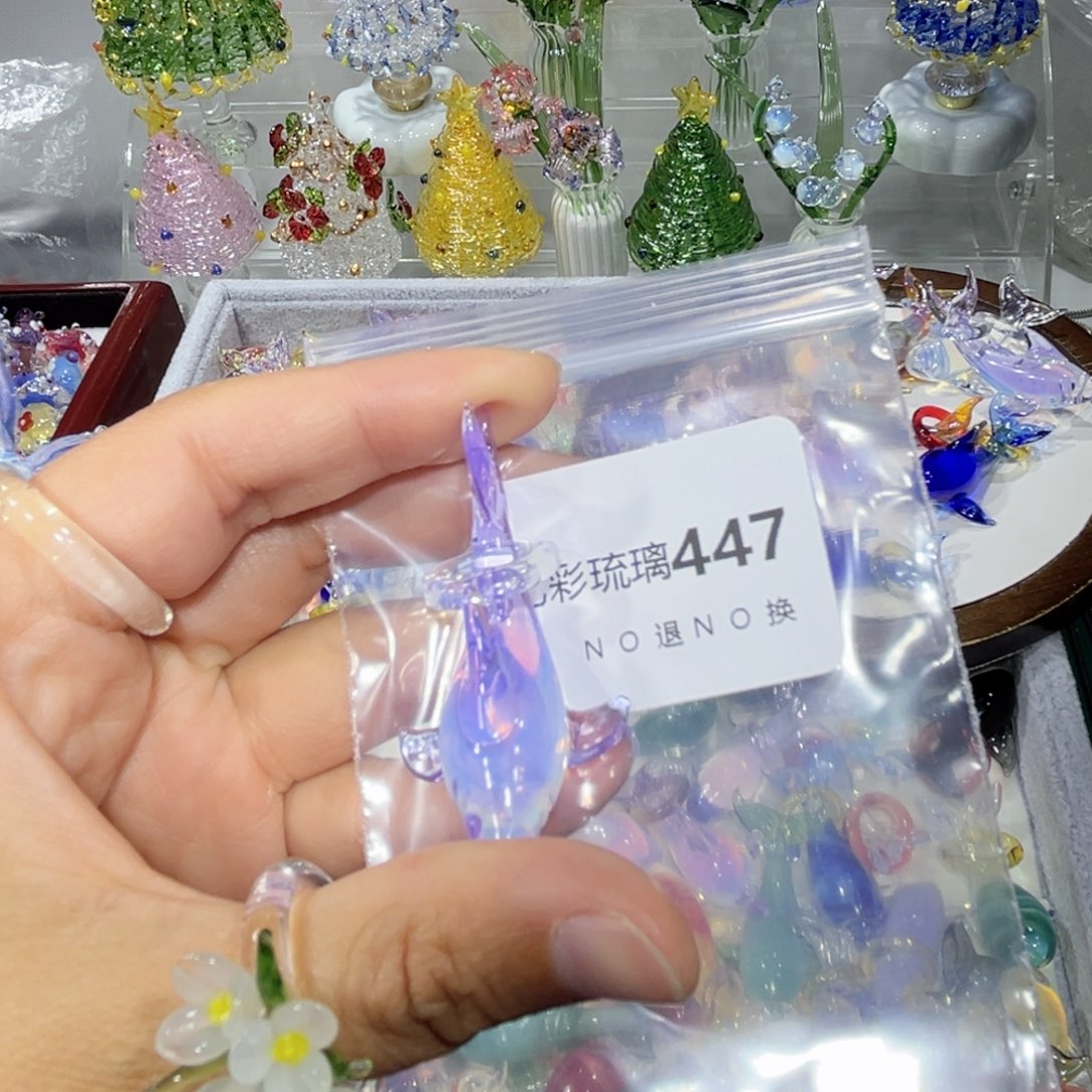 小***এ玻璃颈饰447鲨鱼一个