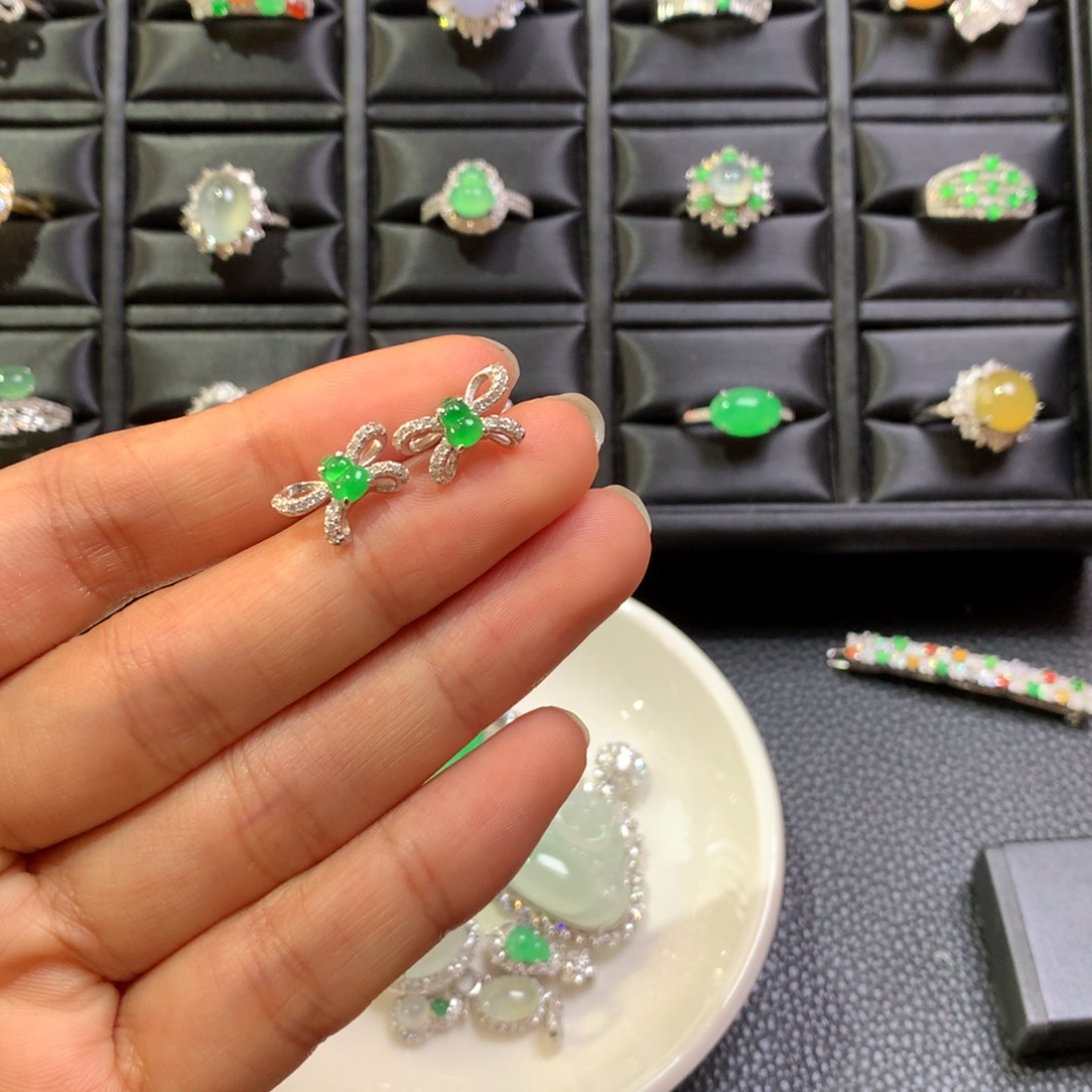 静****翡翠银S925镶嵌耳饰