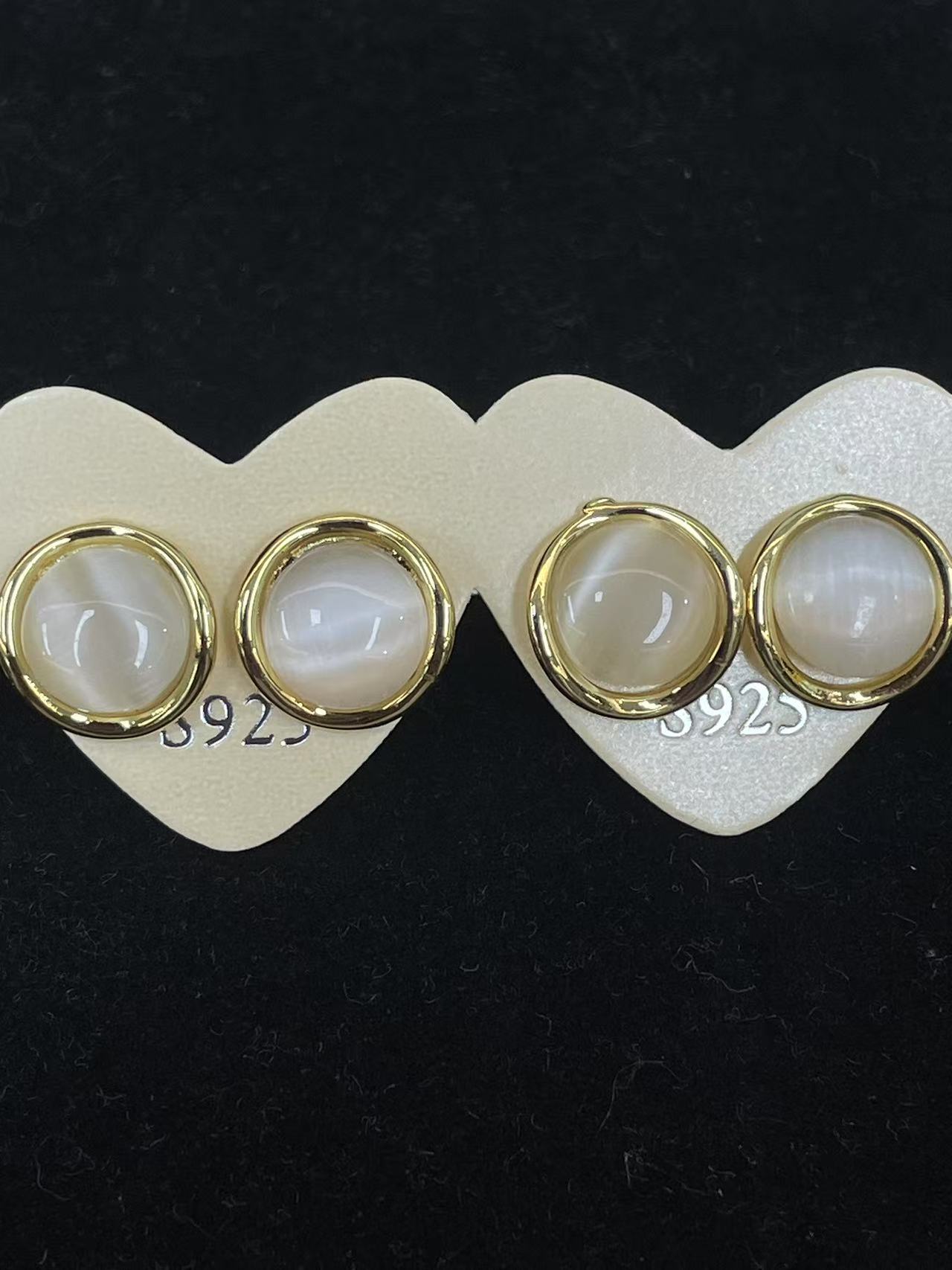 水晶猫眼圆形耳钉（多样性一件发货）