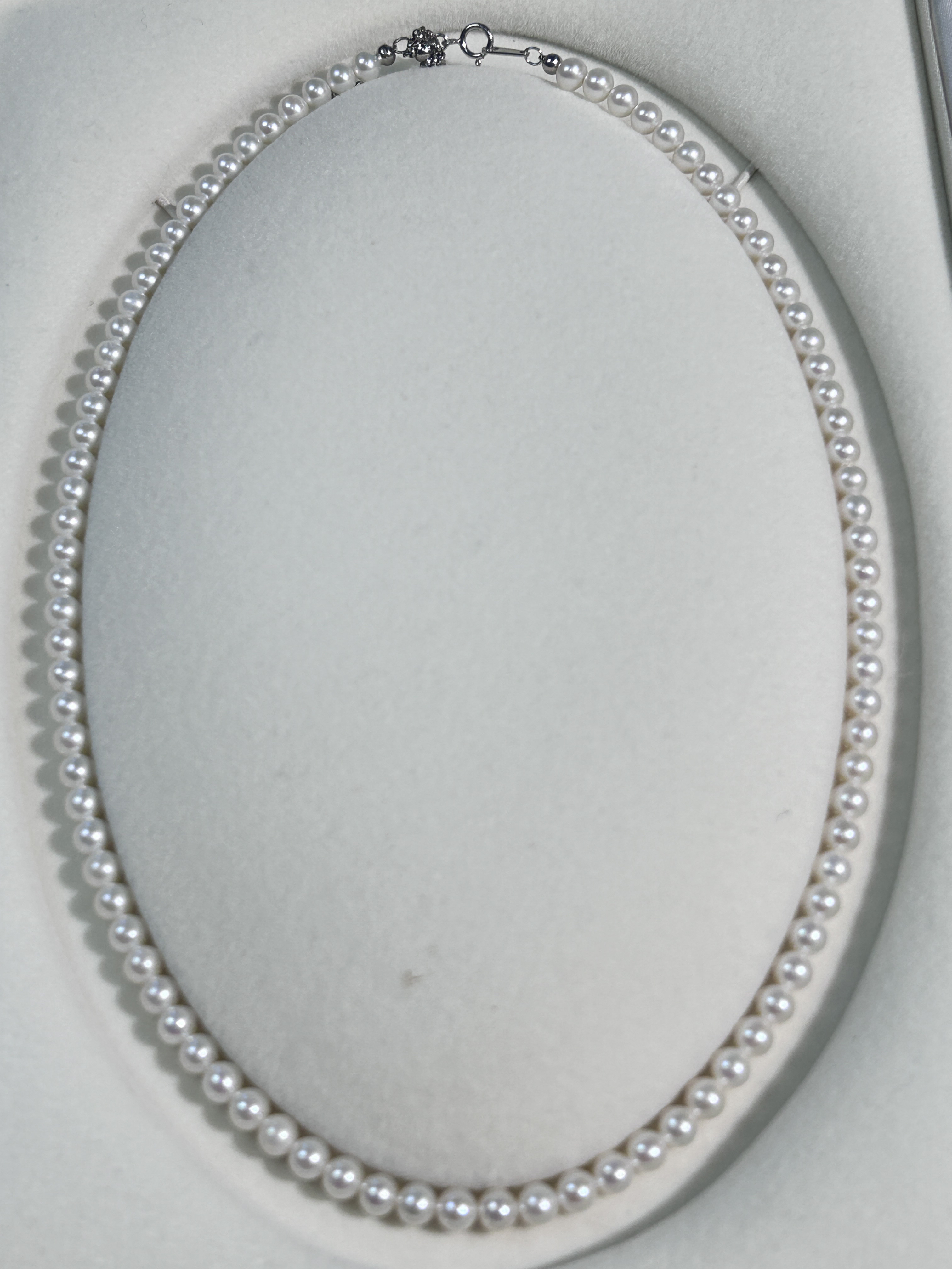 4.5-5mm淡水有核白细胞片珍珠，极光，极微瑕，基本正圆长约41cm