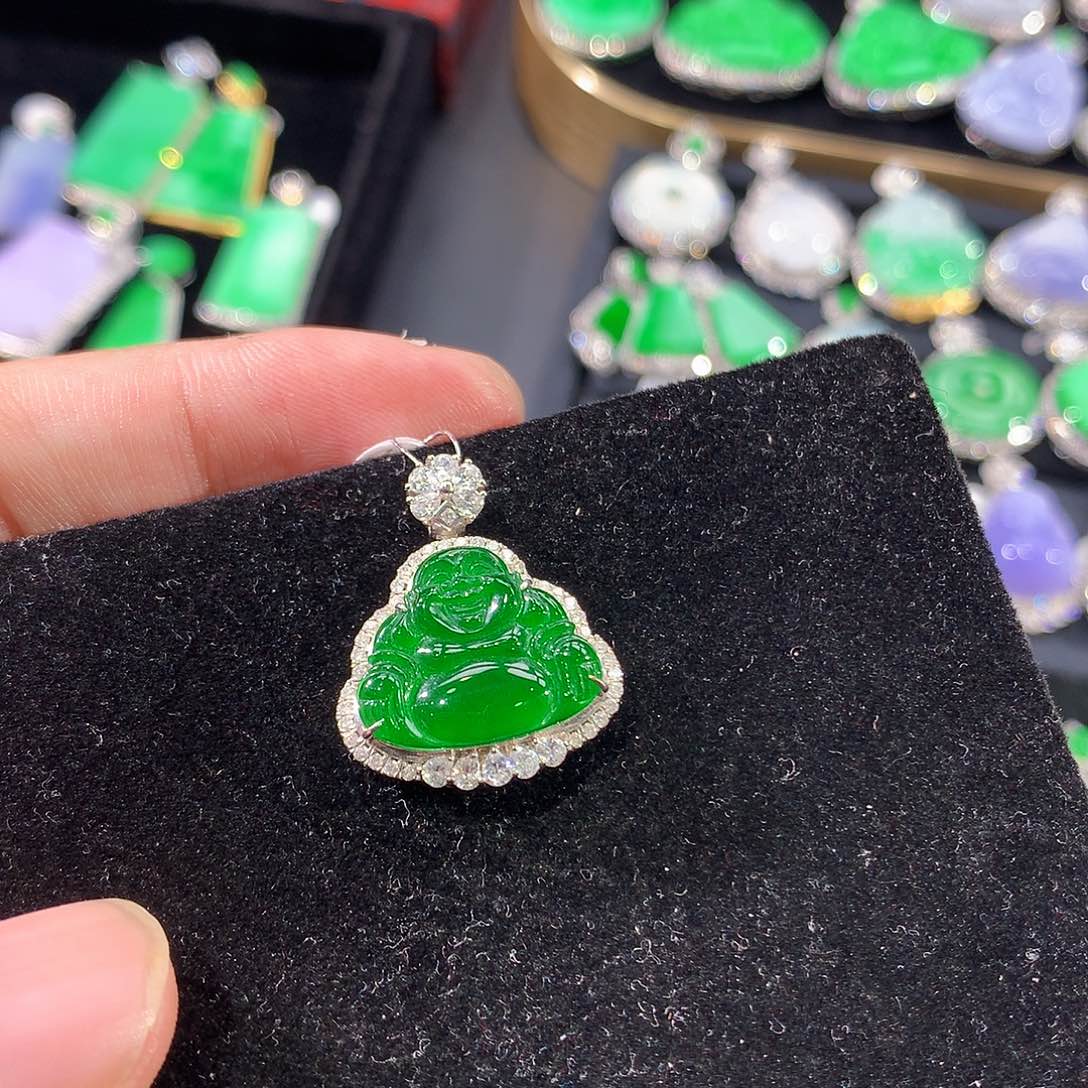 翡翠18K金镶嵌颈饰