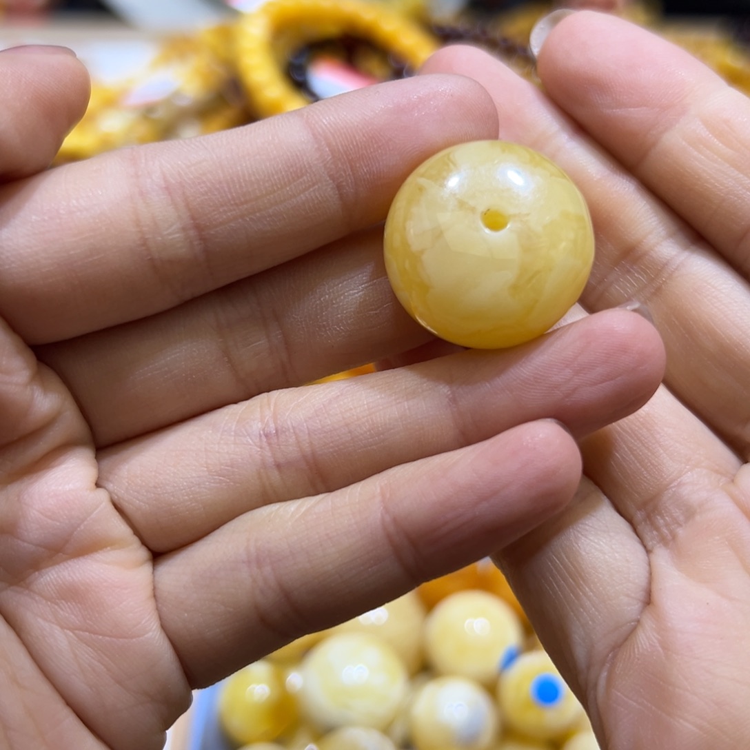 琥珀珠宝奇石未镶嵌