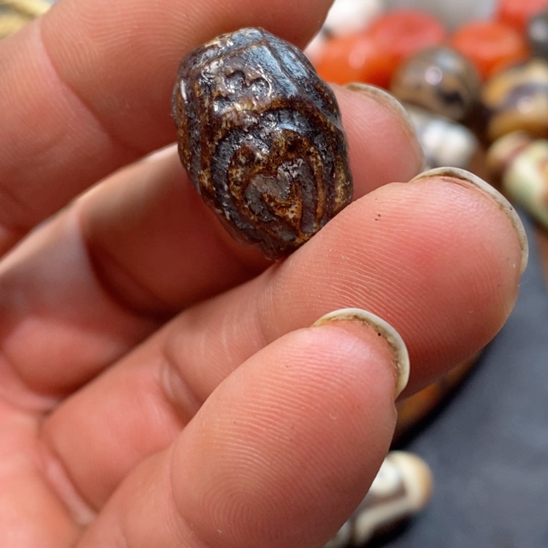 DIY琉璃珠子的颜色是蓝色和