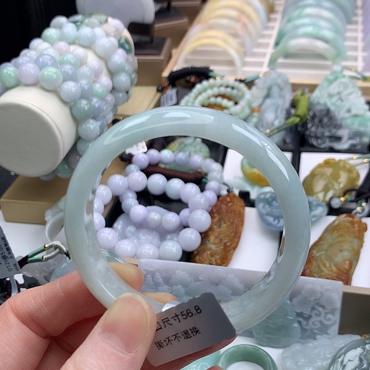 翡翠手镯未镶嵌吊坠