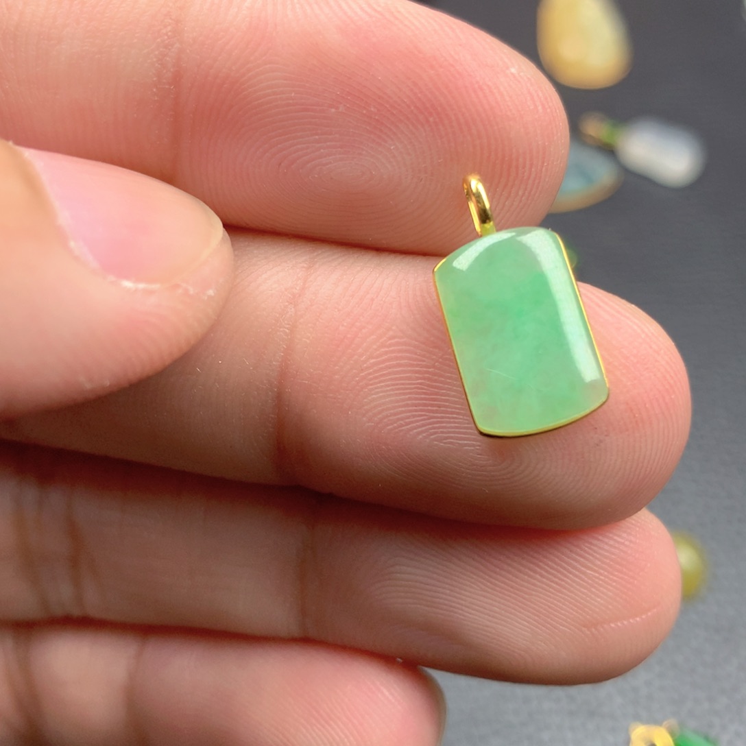 【闪购商品】颈饰18K金镶嵌翡翠芷*?翡翠