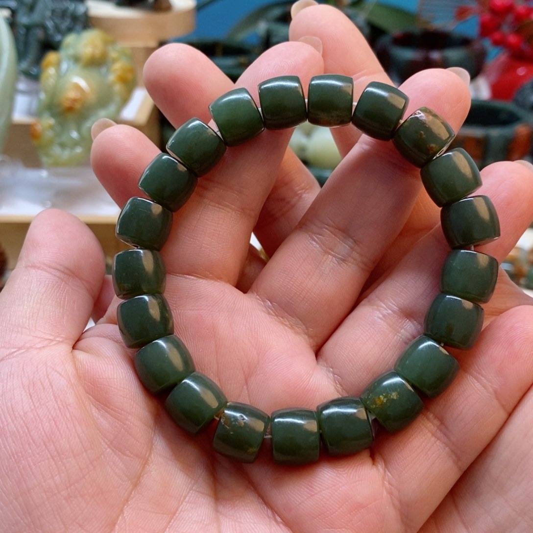 透闪石质玉手串未镶嵌世**侠