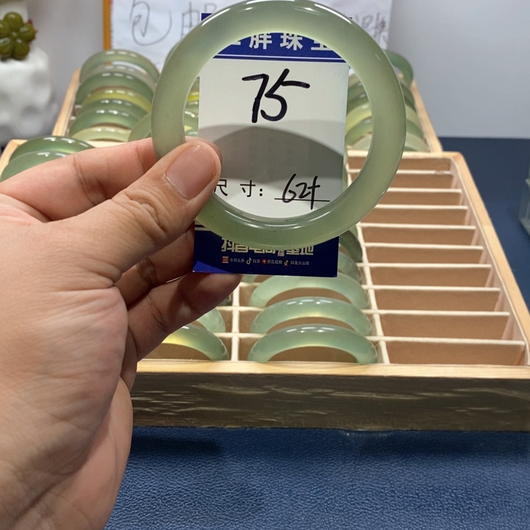岫玉手镯未镶嵌手镯