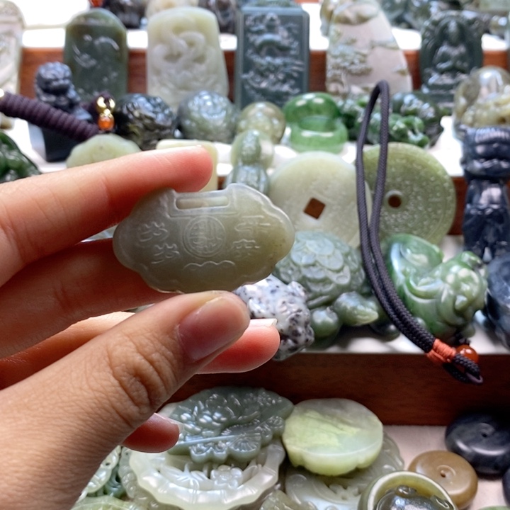 和田玉颈饰未镶嵌