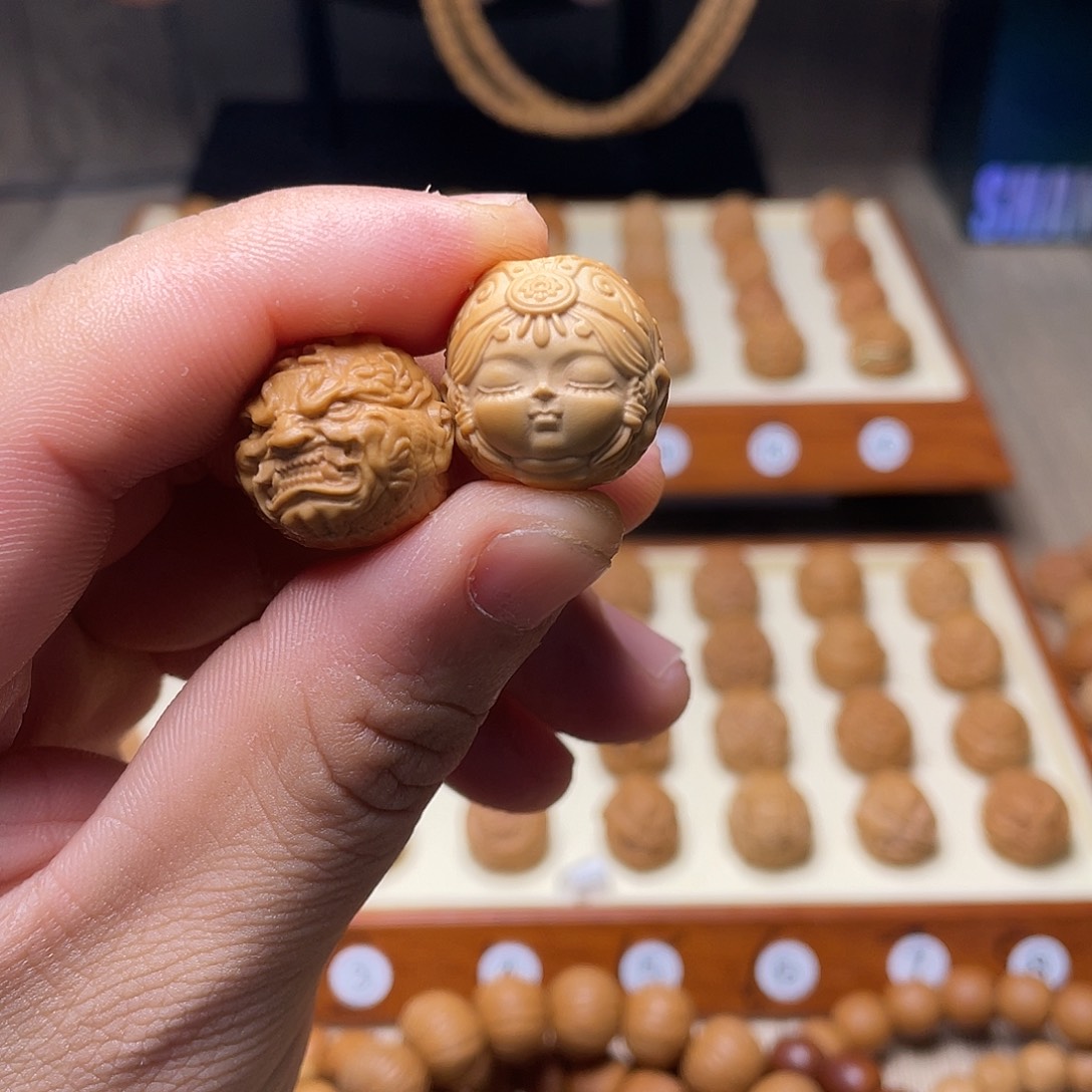 猴头核桃把件E****?19左右猴头核桃