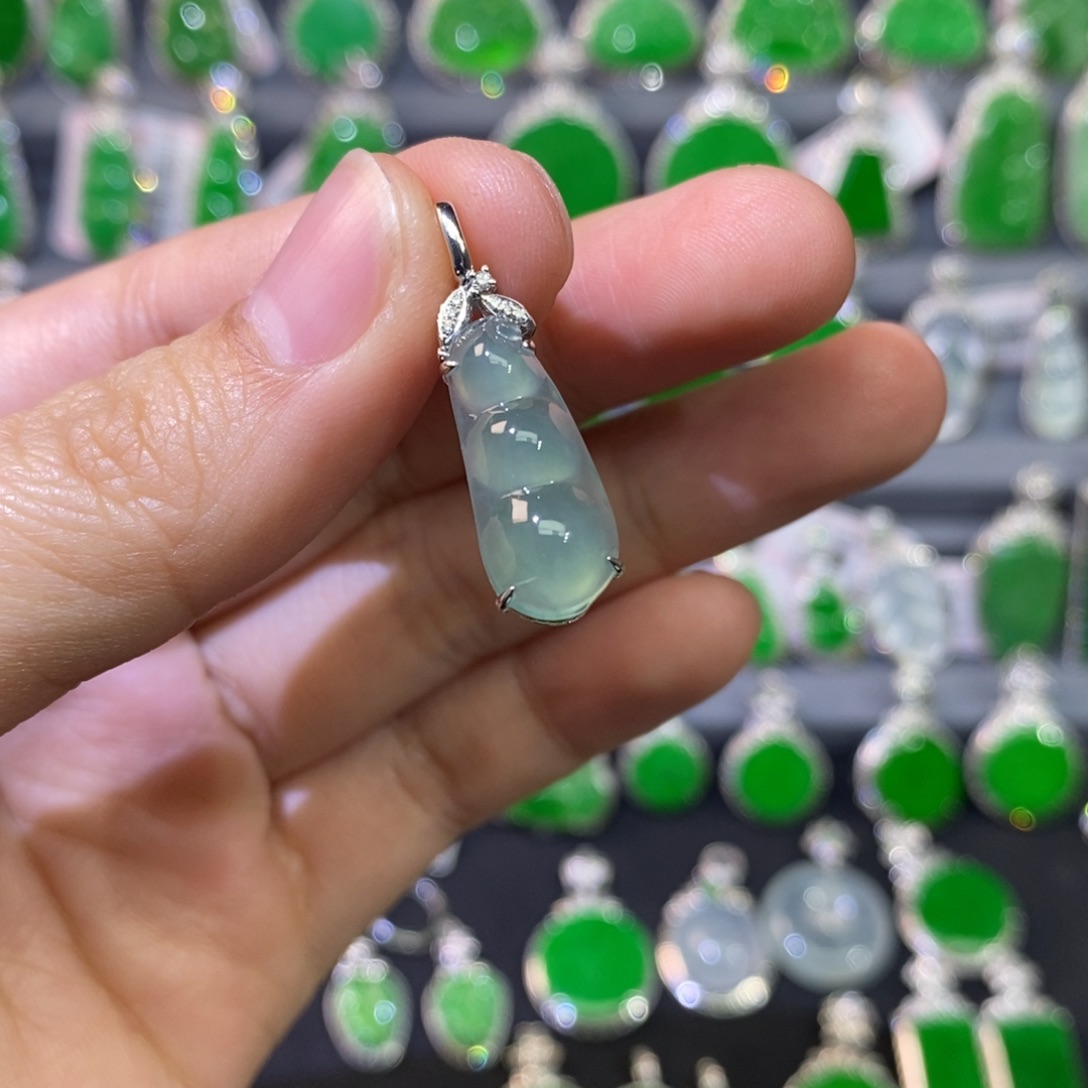 翡翠吊坠(不含链)18K金镶嵌