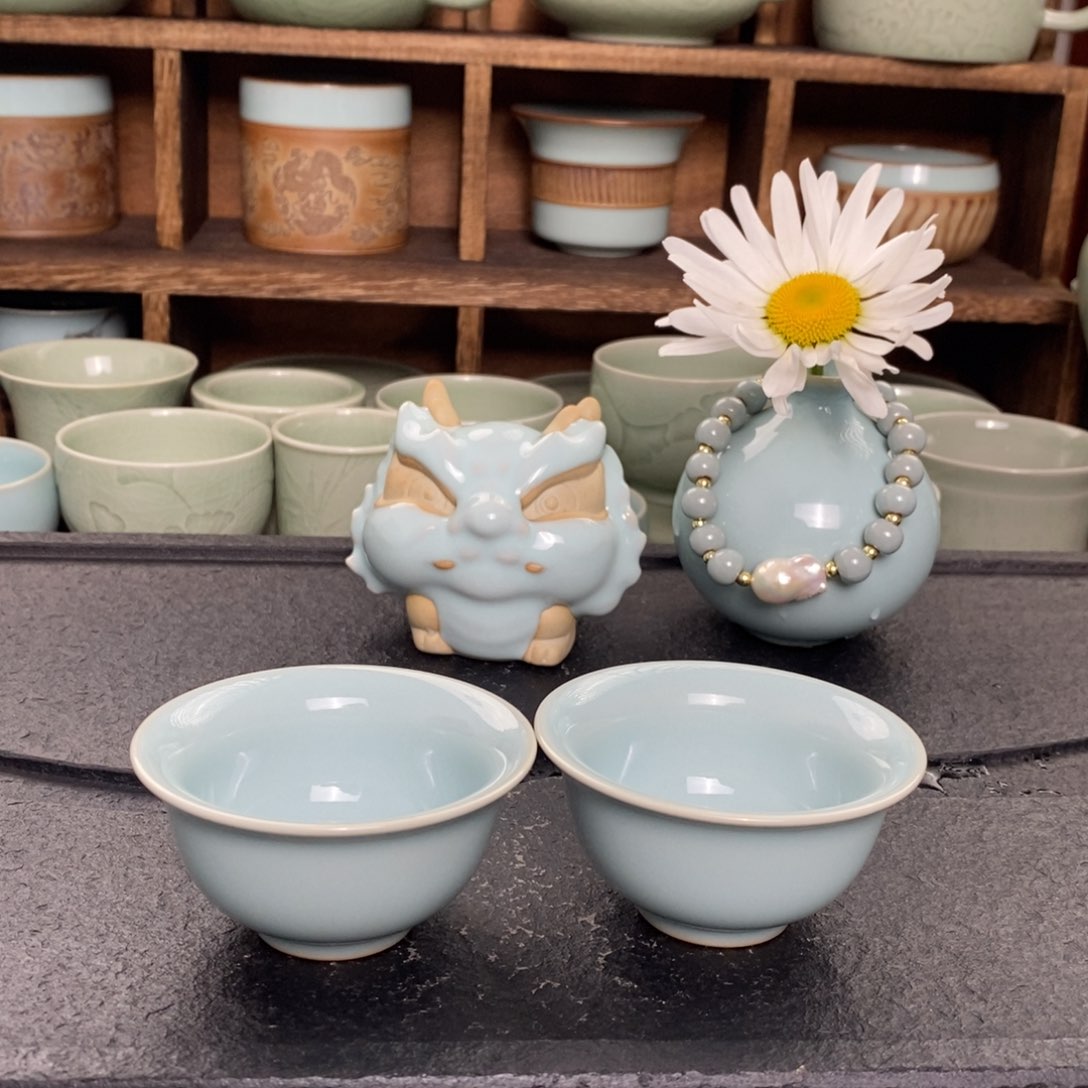 【闪购商品】天青压手杯微微瑕。。。。。。。