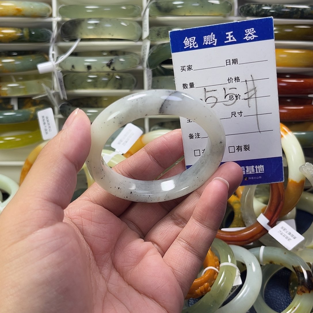 蛇纹石玉手镯未镶嵌