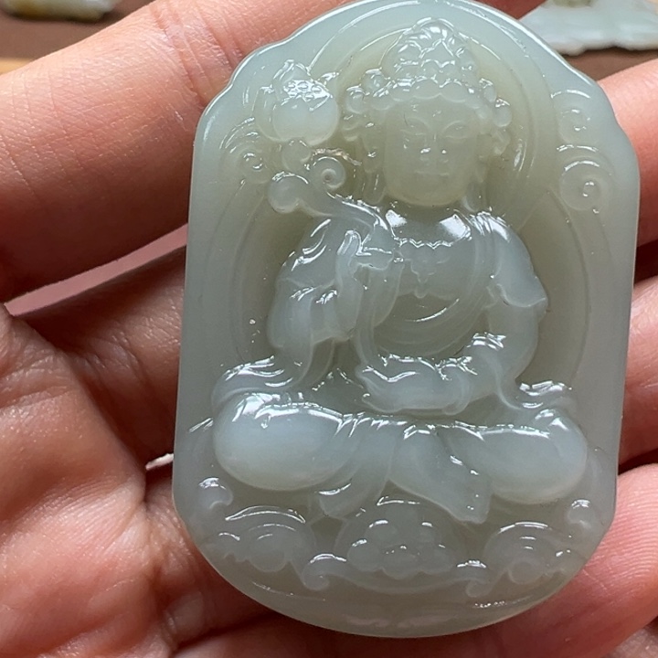 和田玉未镶嵌颈饰且末观音