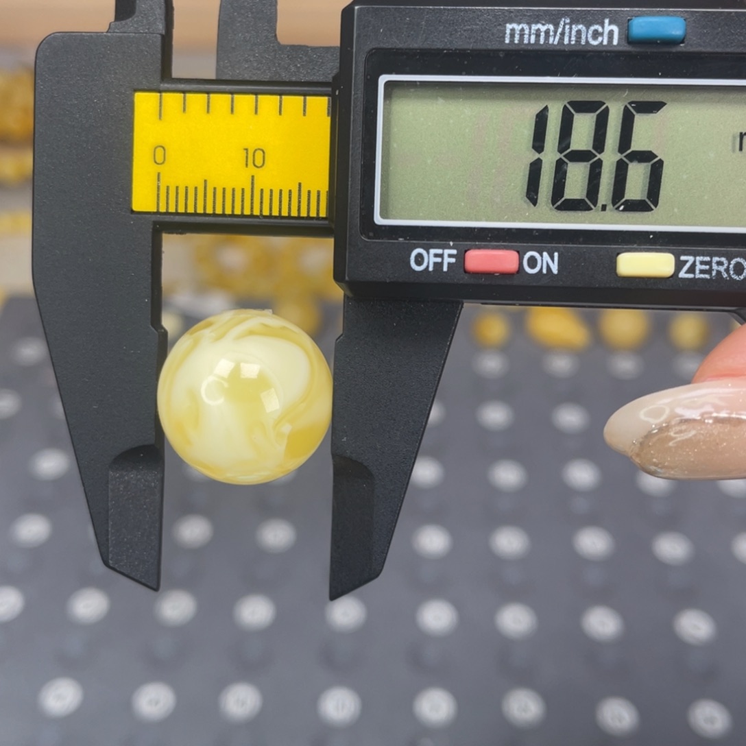 琥珀未镶嵌裸石103