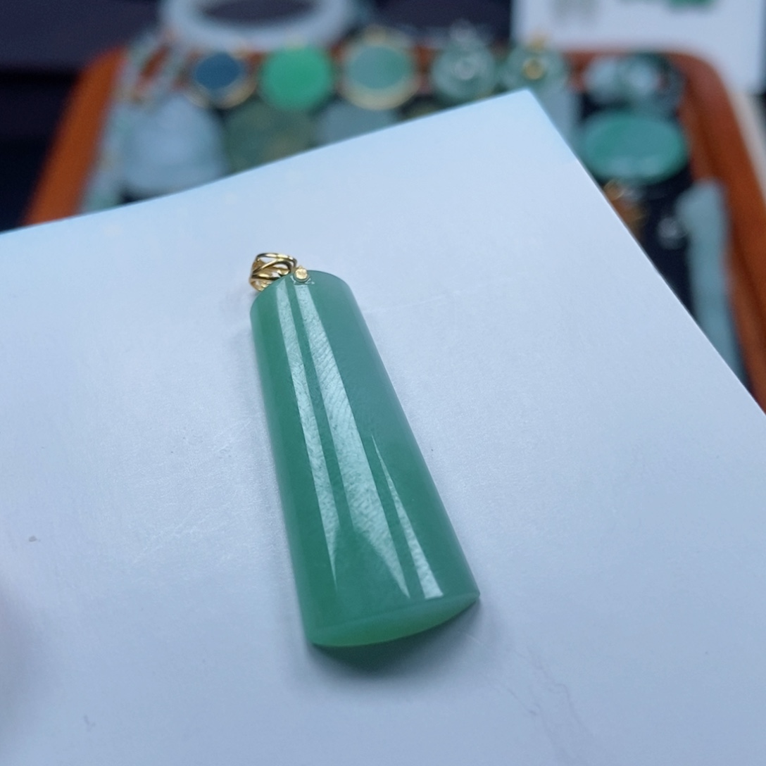 翡翠颈饰未镶嵌5****8无氏牌