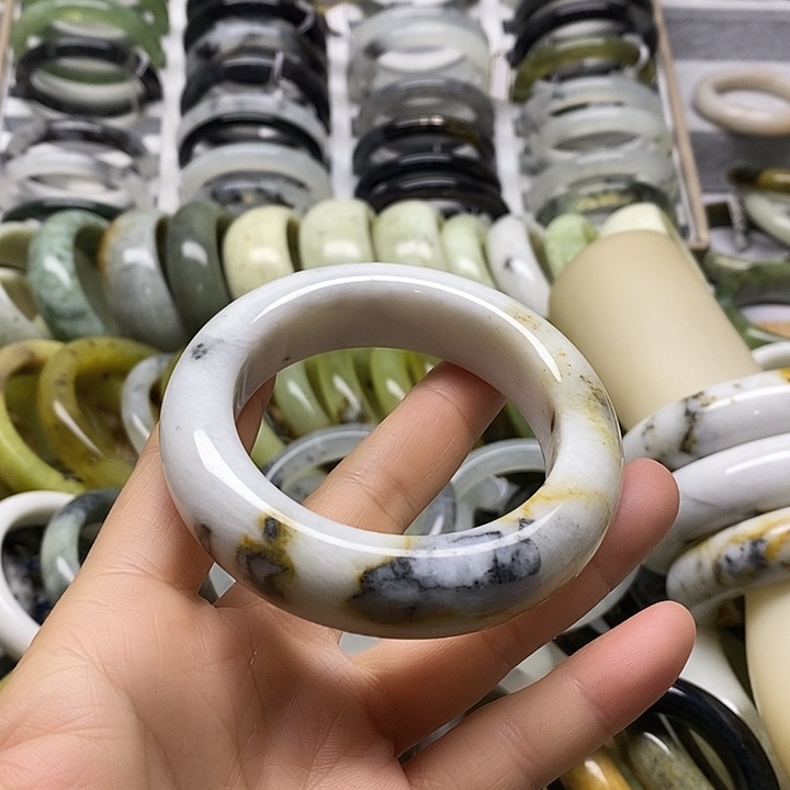 蛇纹石玉未镶嵌手镯