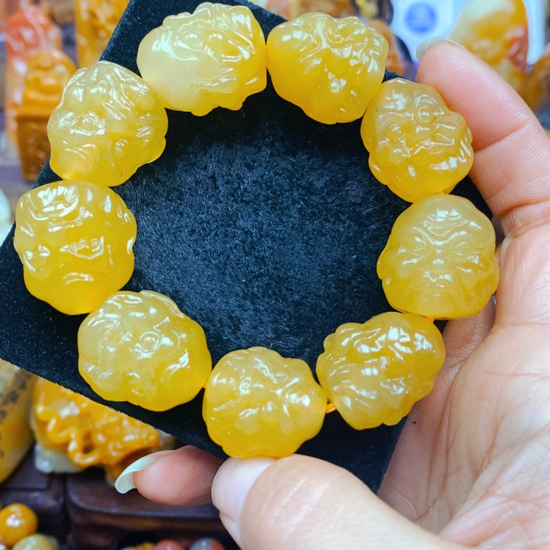 未镶嵌石英质玉（黄龙玉）颈饰