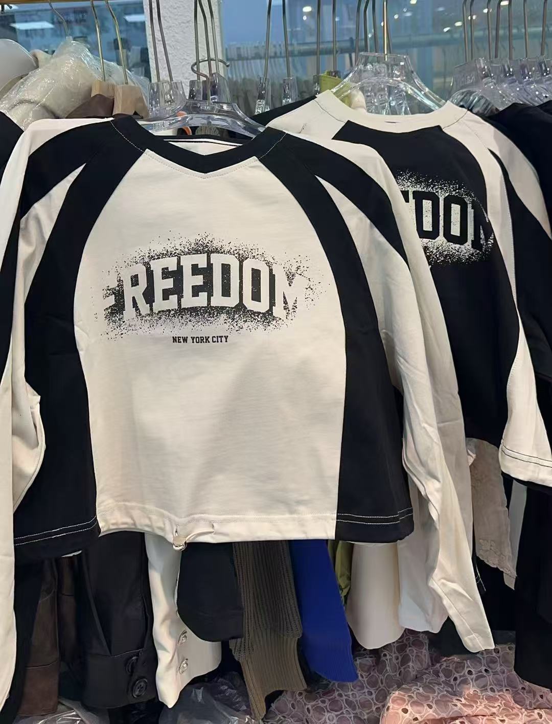 时尚百搭插肩袖短款休闲风扎染女印花卫衣圆领打底