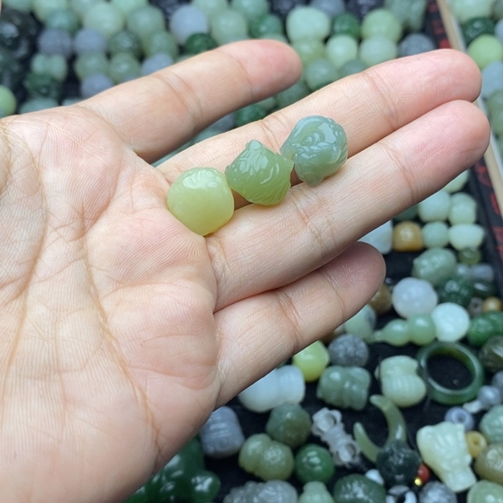 臨***昇和田玉未镶嵌颈饰