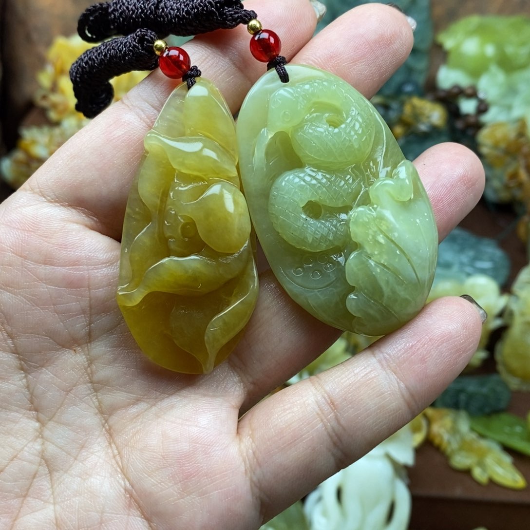 蛇纹石玉未镶嵌吊坠(赠链)
