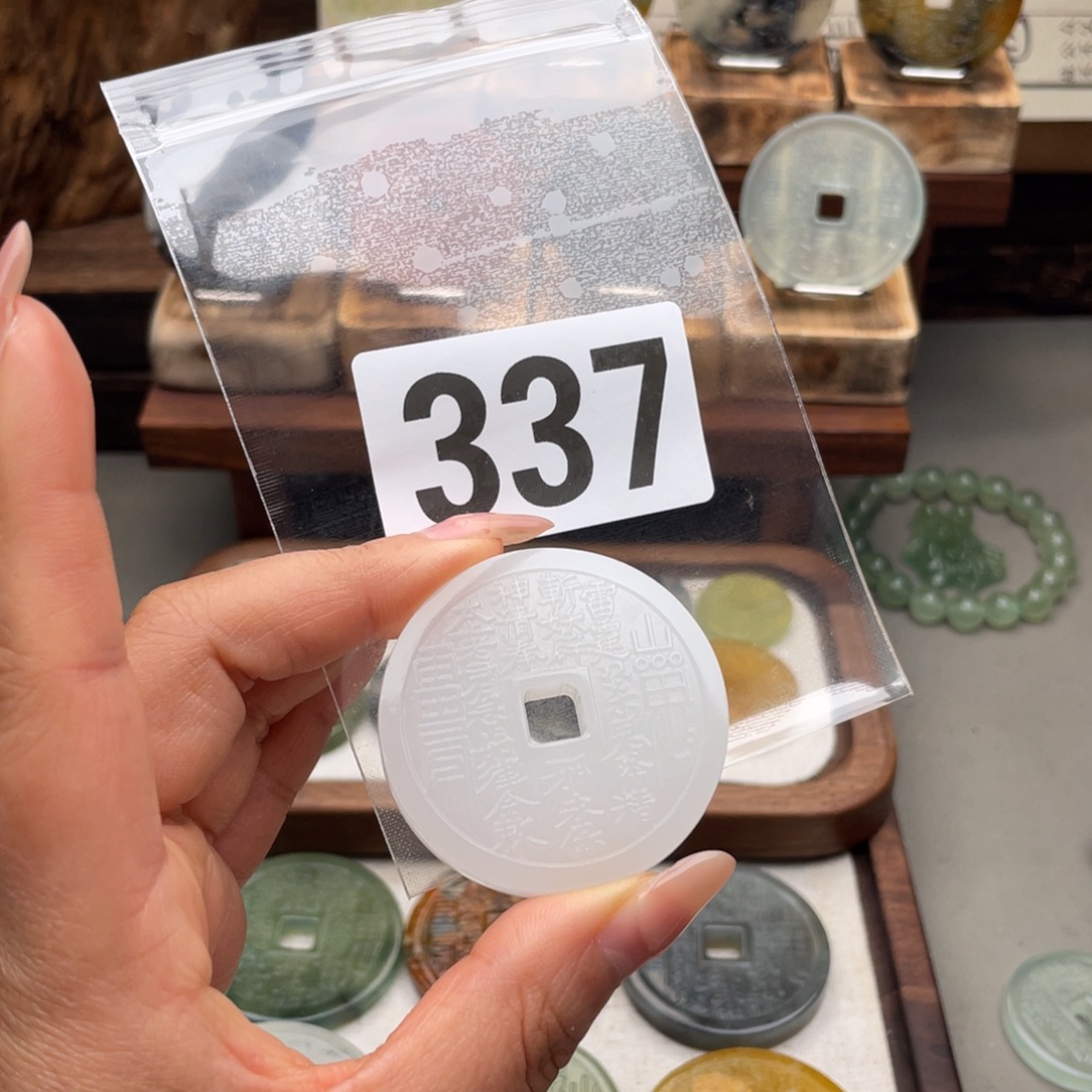 H***L蛇纹石玉未镶嵌颈饰