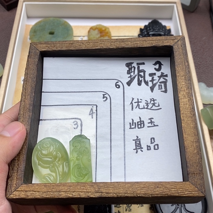 未镶嵌蛇纹石玉颈饰香*