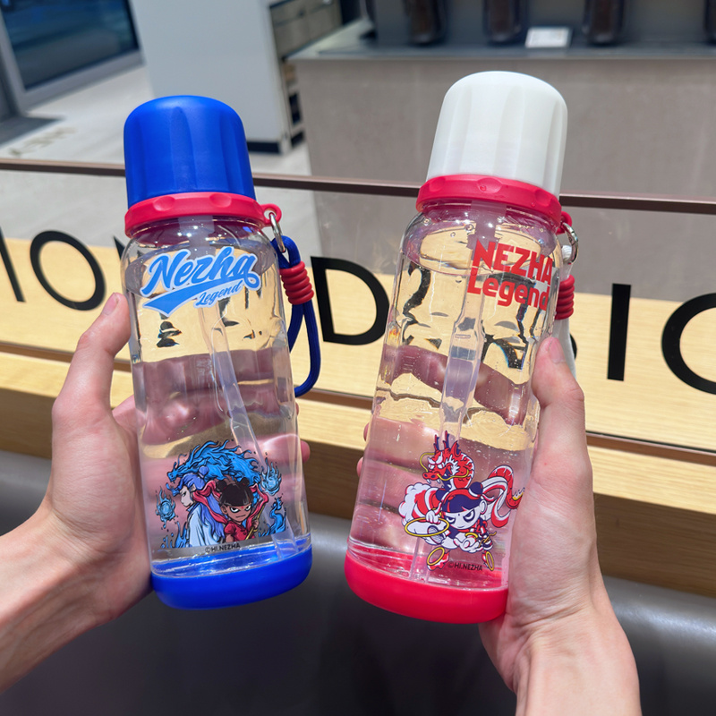 高颜值2025女生塑料杯夏季水杯哪吒新款便携双盖双饮可爱学生杯子