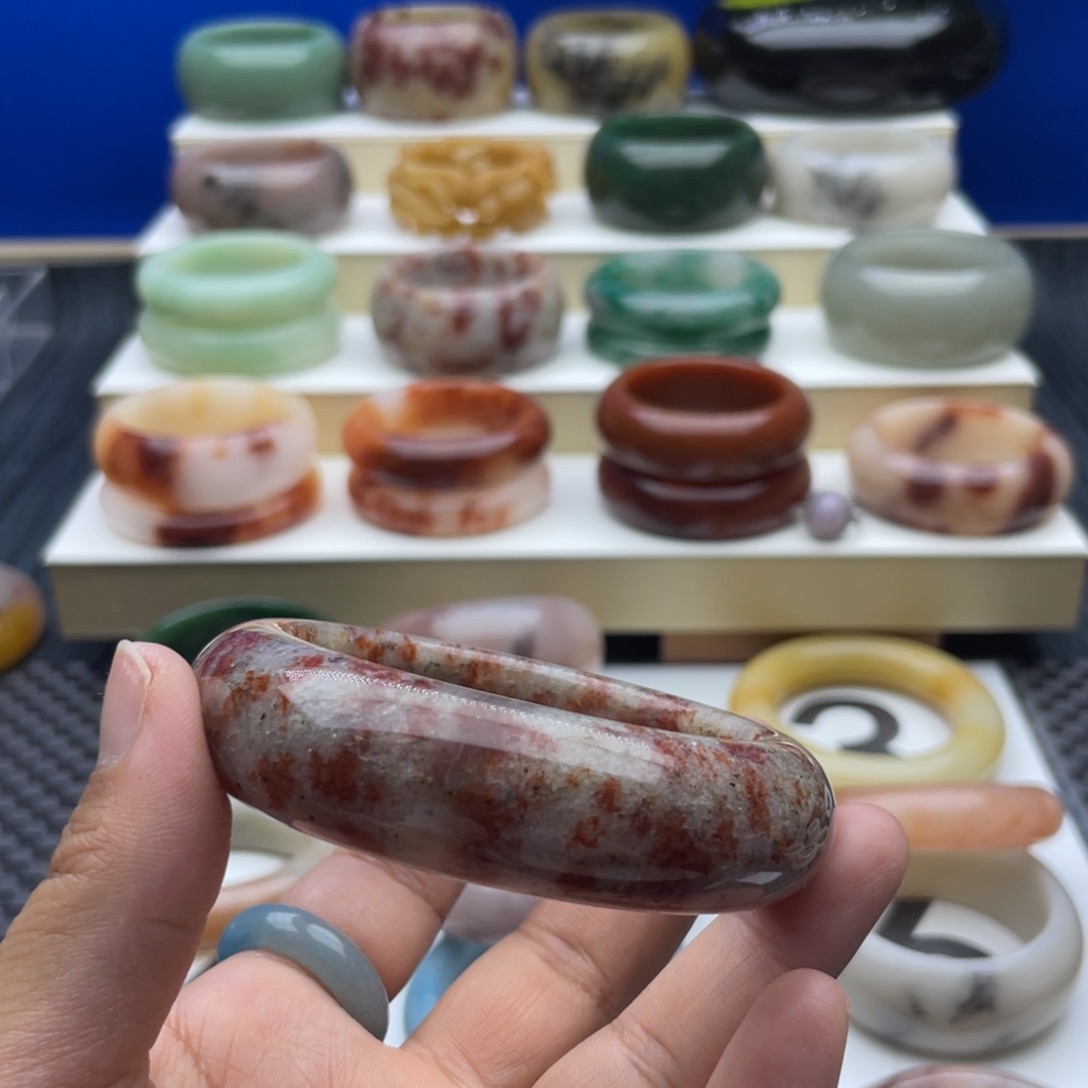石英质玉手镯未镶嵌