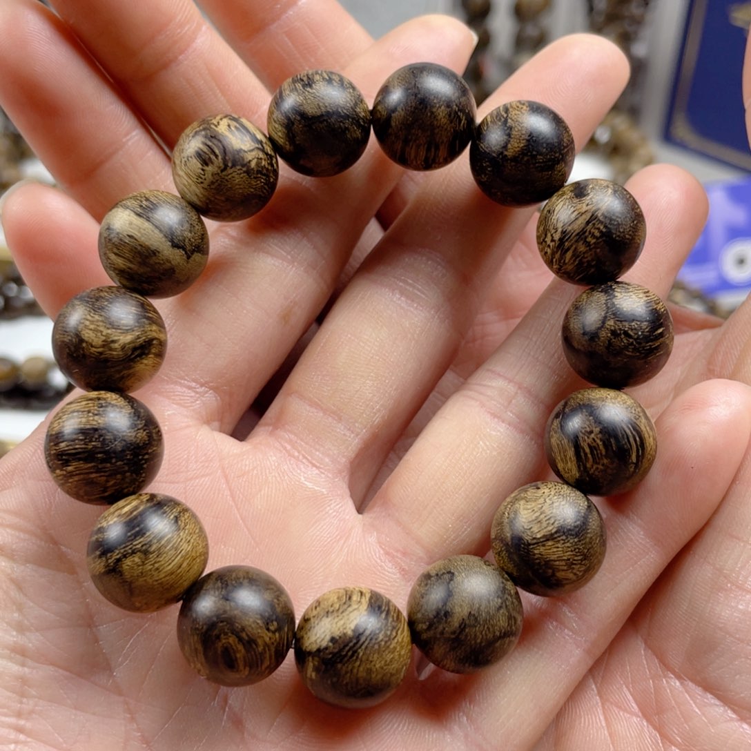 沉香手串用****2越南芽庄老白棋玉化老料满瘤疤虎斑纹1.4