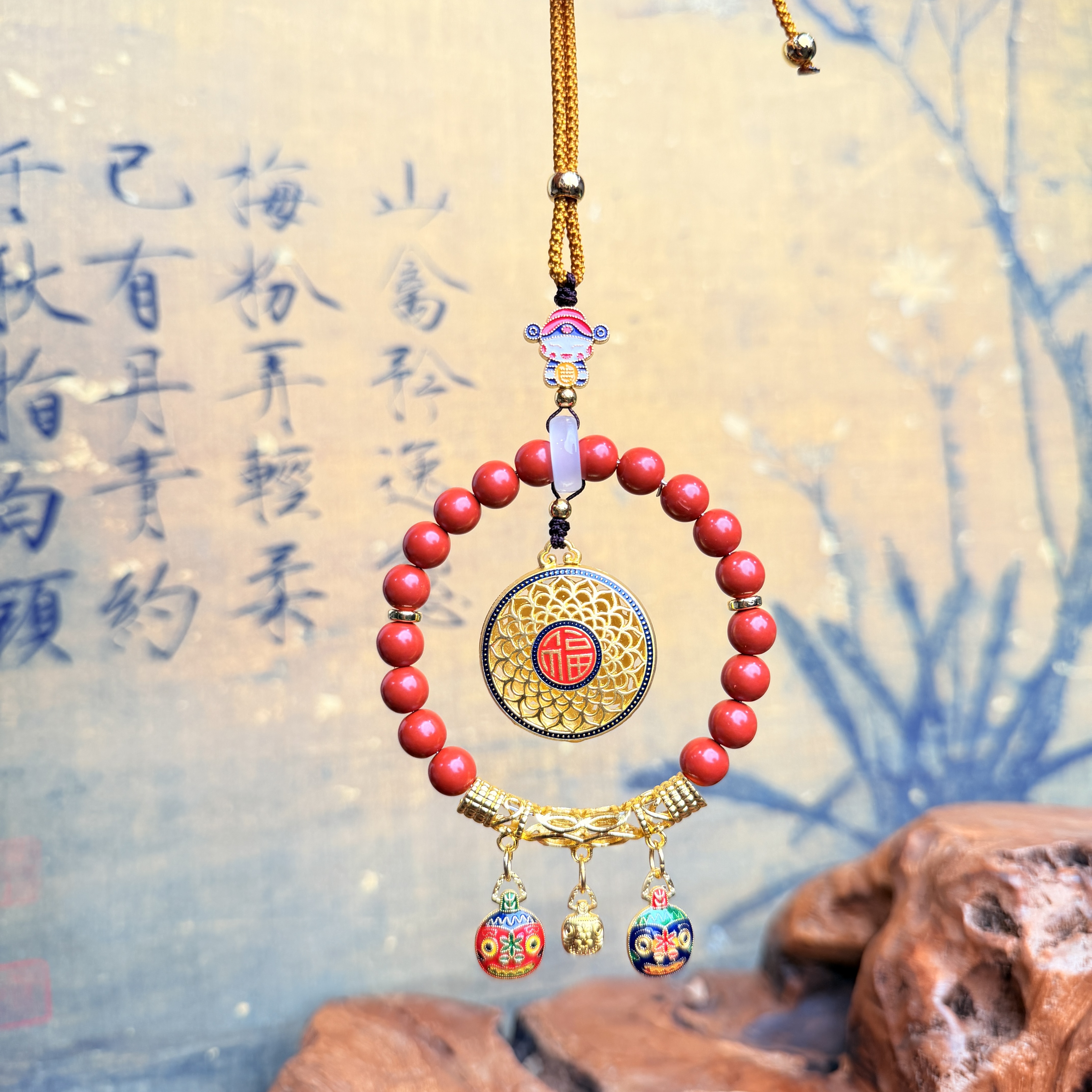 含辰砂工艺品DG 1272-红朱砂吞金兽-八方来财福牌车挂件（无礼盒）