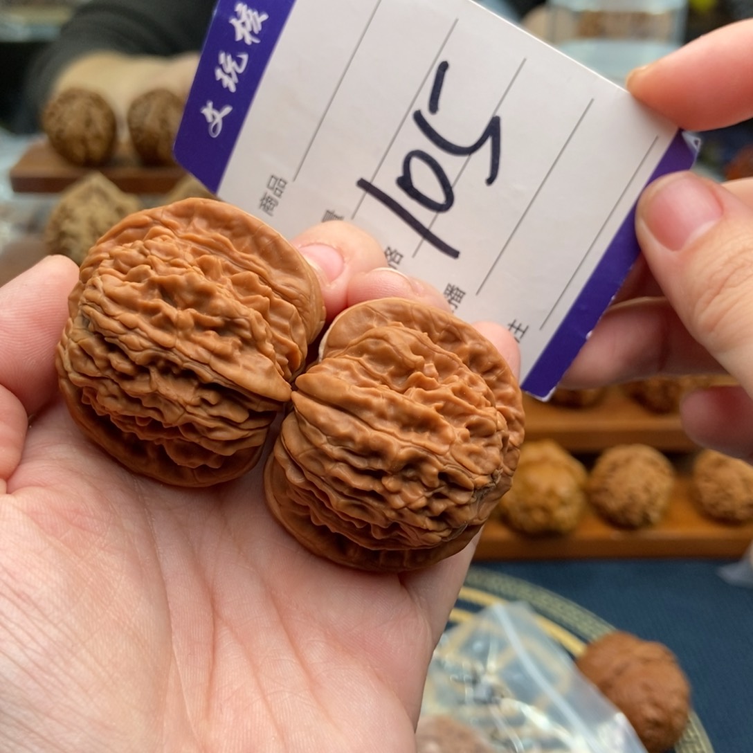 文玩核桃吊坠40楼子