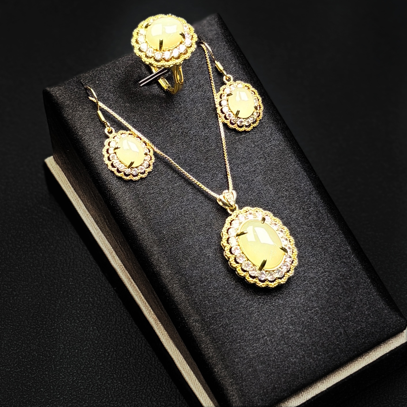 291599/和田玉三件套  多样性一套发