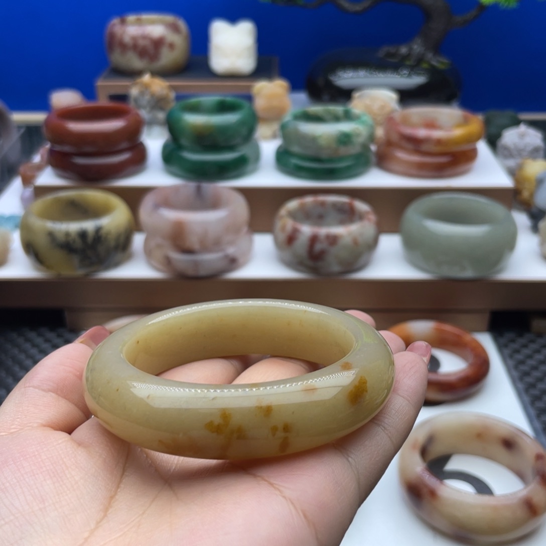 石英质玉手镯未镶嵌