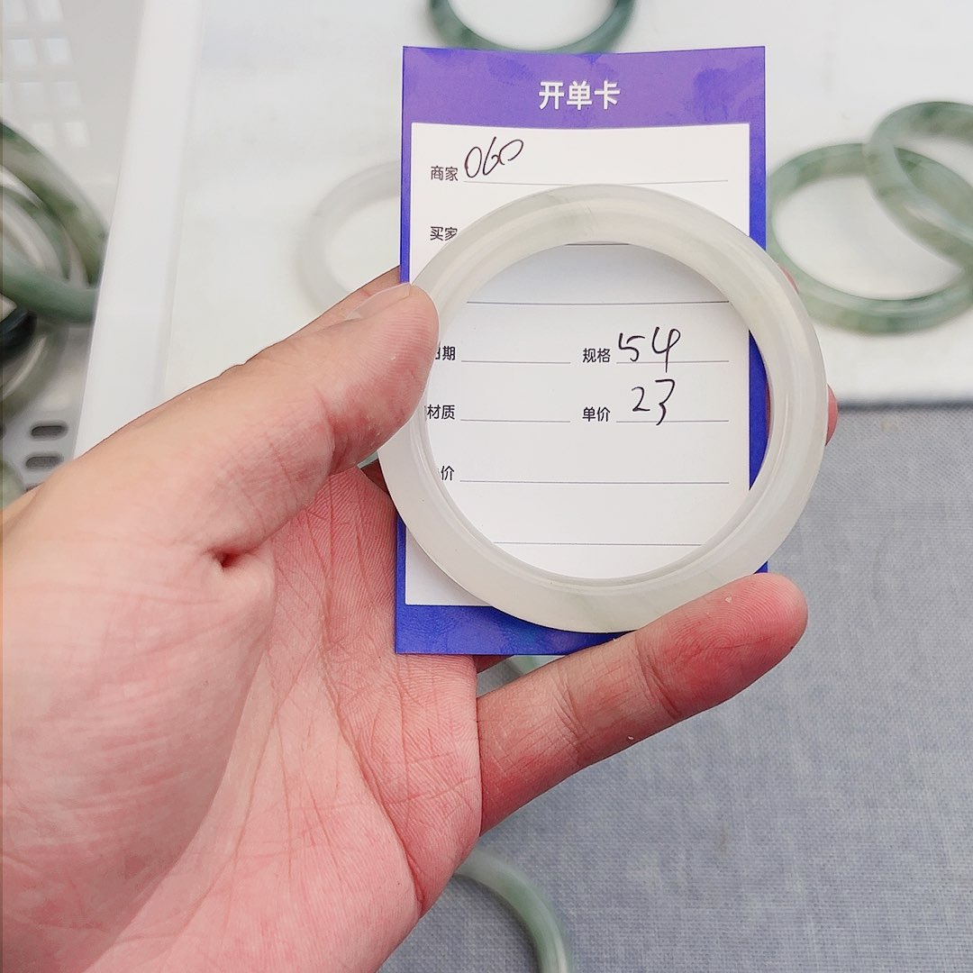 石英质玉手镯未镶嵌