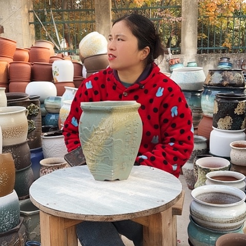 口18高24瑕疵盆子。 