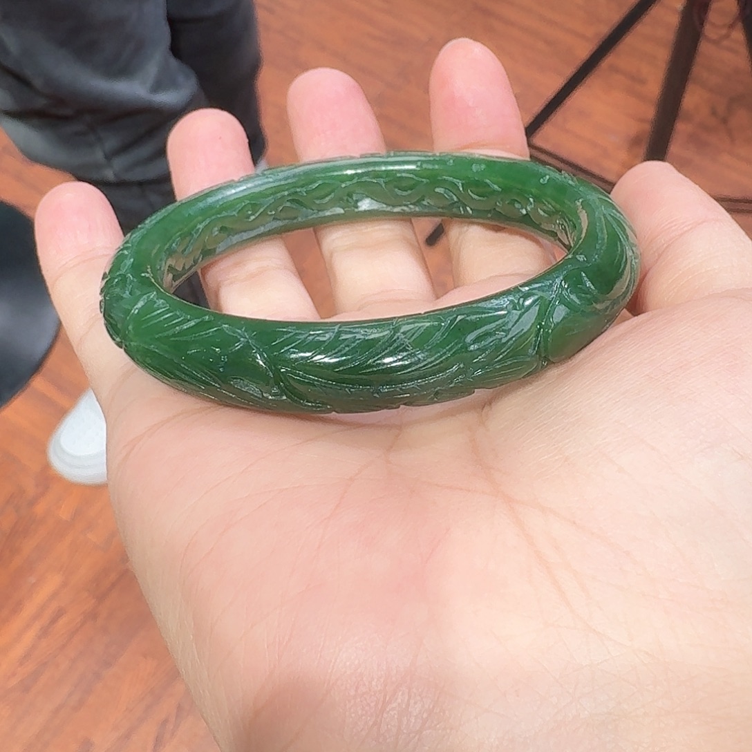 静***开和田玉未镶嵌手镯