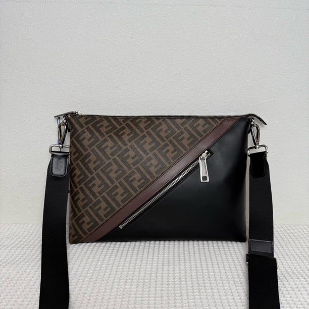 95新 FENDI/芬迪 5646/男士时尚经典老花拼皮单肩包